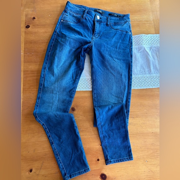Guess Jeans - Picture 1 of 4